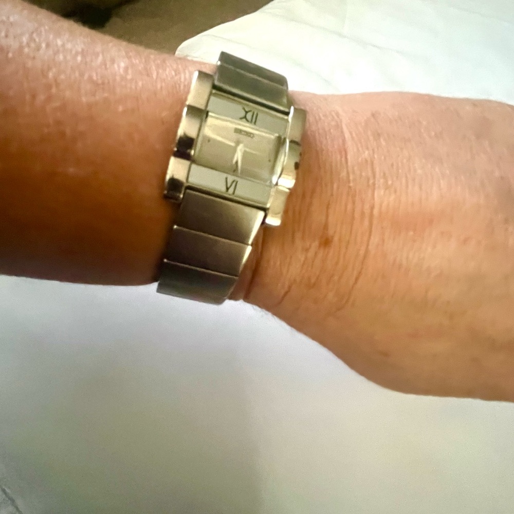 Seiko ladies brushed silver watch